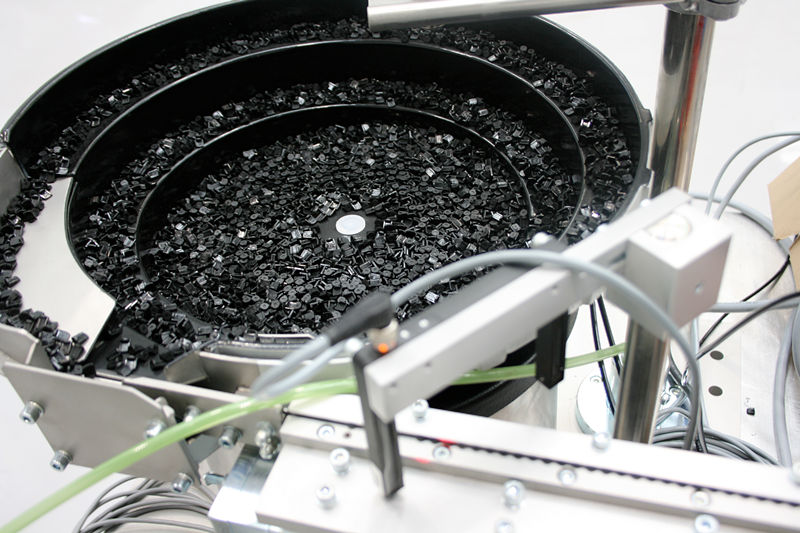 Plunger bowl feeder
