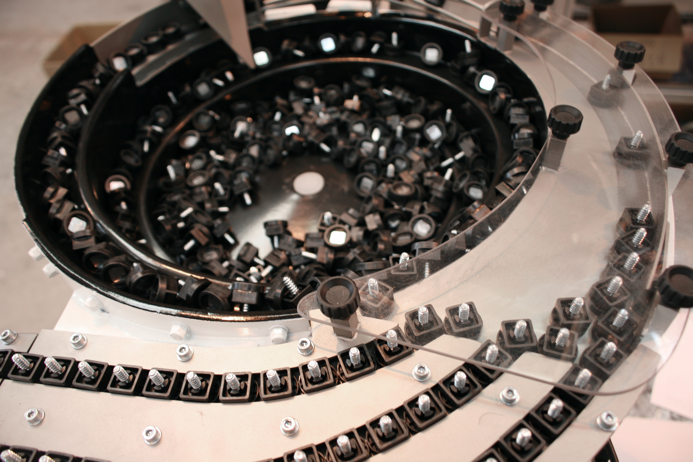 Orientating and Feeding of Fuel Tank Fixings