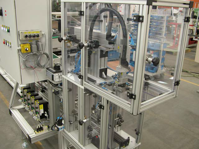 Carpet feeder for aluminum casings