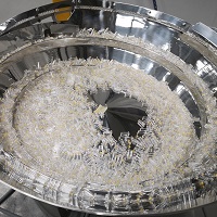 Bowl Feeder Feeds and Orientates Glass Vial