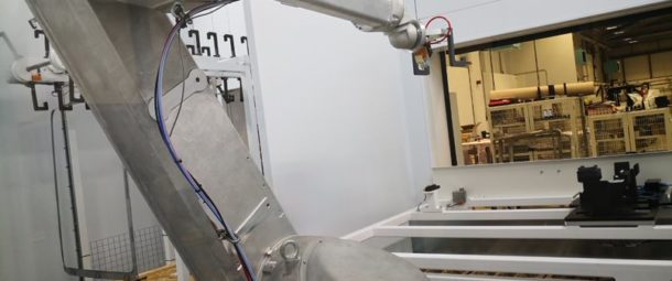 Robotic Systems Integration－Automated robotic spray painting booth