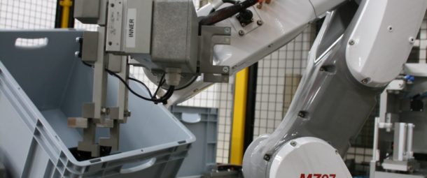 Robotic Systems Integration－Robot de-moulding & assembly system