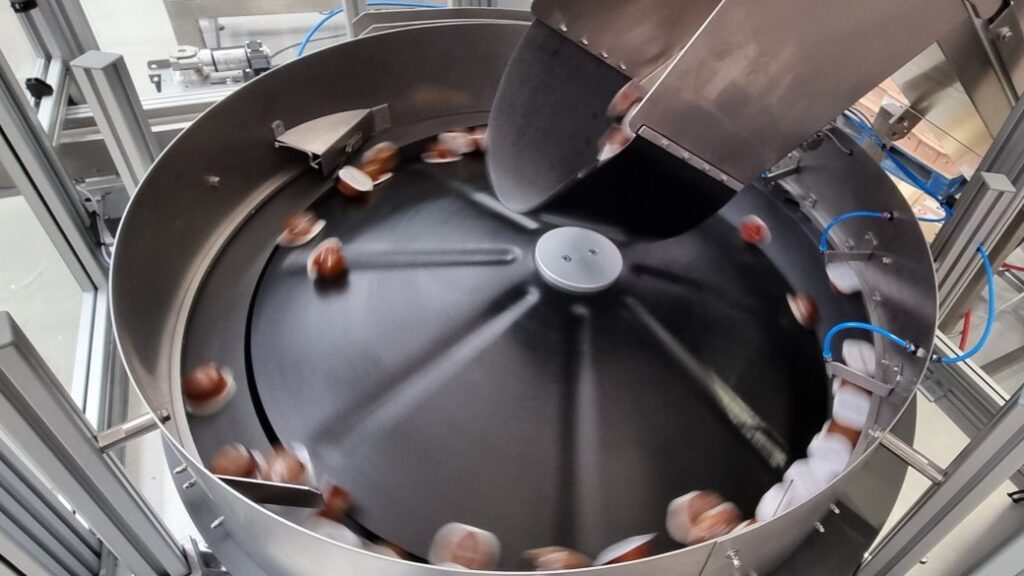 Centrifugal Feeder feeds and orientates Sauce Pots