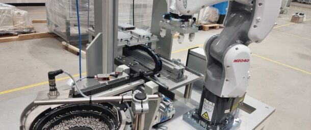 Automatic Screw Insertion Cell with Bowl Feeder-Automotive Industry