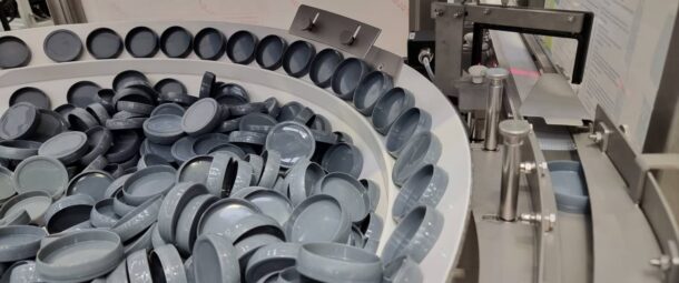 Bowl feeders to feed and orientate Moulding Plastic Caps