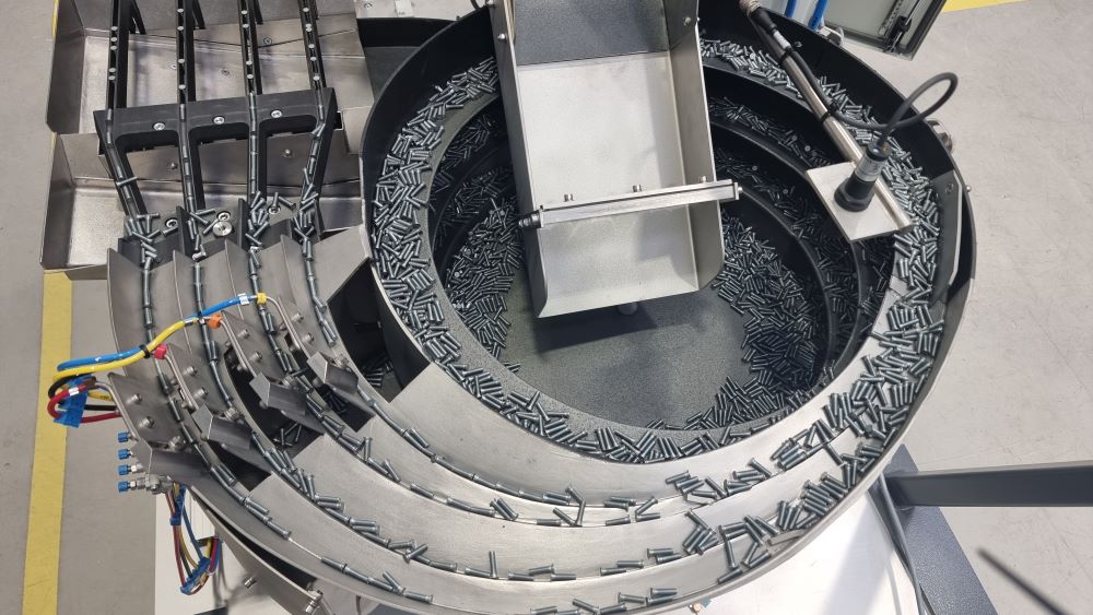 Multi-lane linear system for Fasteners-Bowl