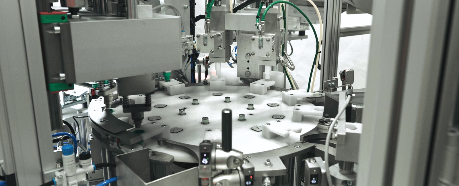 Automated Vial Filling and Labelling Machine