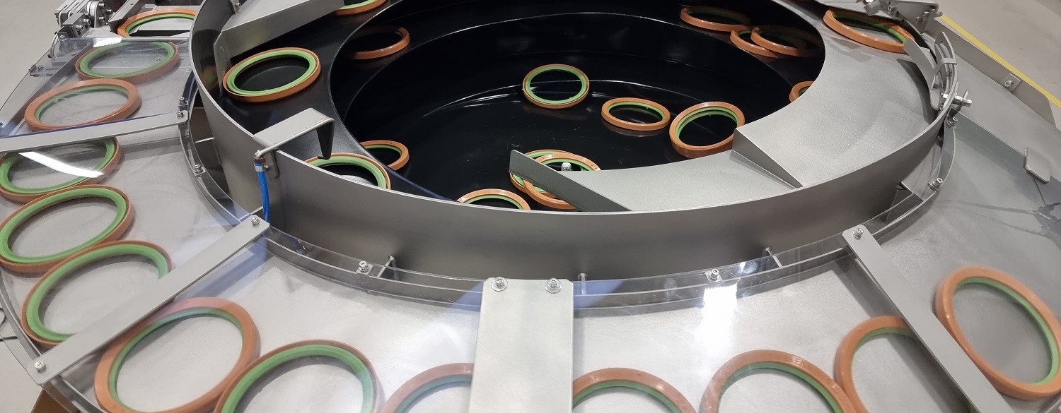 Bowl Feeder to feed and orientate Retaining Rings RNA Automation