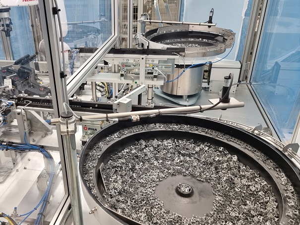 Bowl Feeder to feed and orientate Automotive Clips
