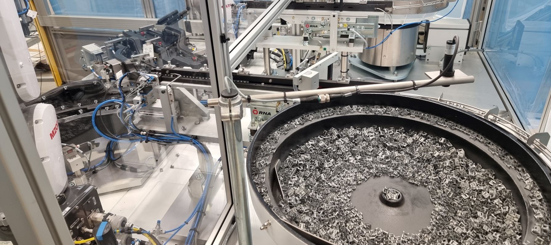 Bowl Feeder to feed and orientate Automotive Clips