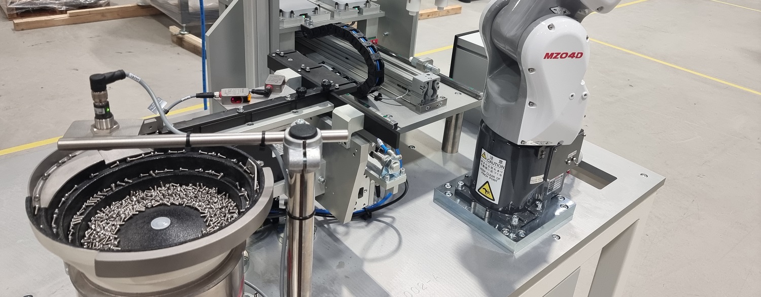 Vibratory Bowl Feeder to sort and orientate Screws