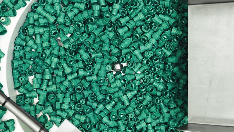Vibratory Bowl Feeder feeds Caps