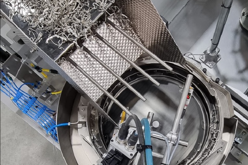 Vibratory-Feeding-Systems-to-feed-Electrical-Contacts