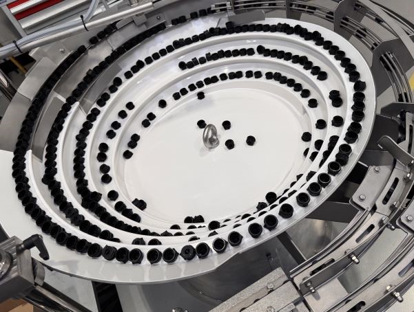 Bowl Feeders to feed and orientate Caps