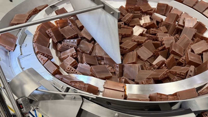 Bowl Feeders to feed and orient Reagent Wedges