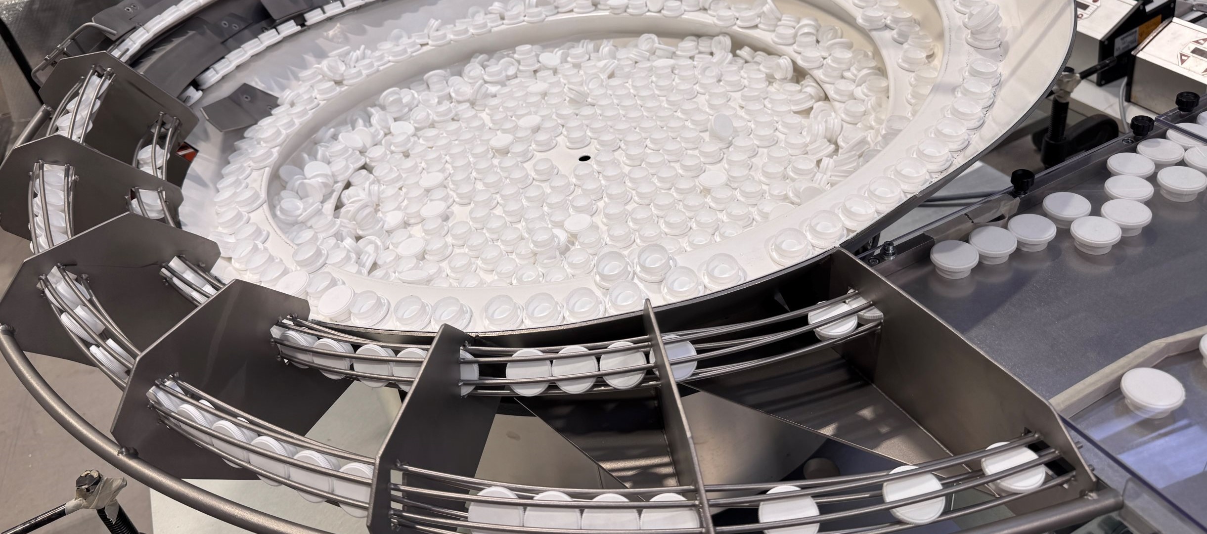 Bowl Feeders to feed and orientate Plastic Cover Caps