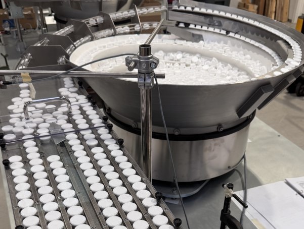 Bowl Feeders to feed and orientate Plastic Cover Caps