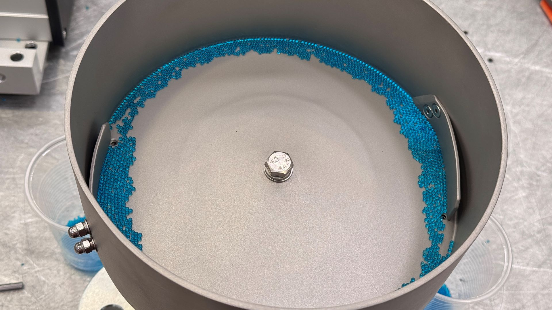 Bowl feeder for spherical capsules - bowl top