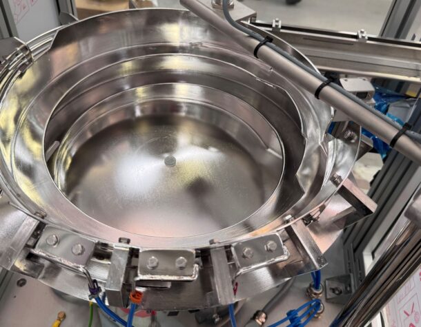 High-Performance Feeding Systems for Retractable Safety Syringe Assembly