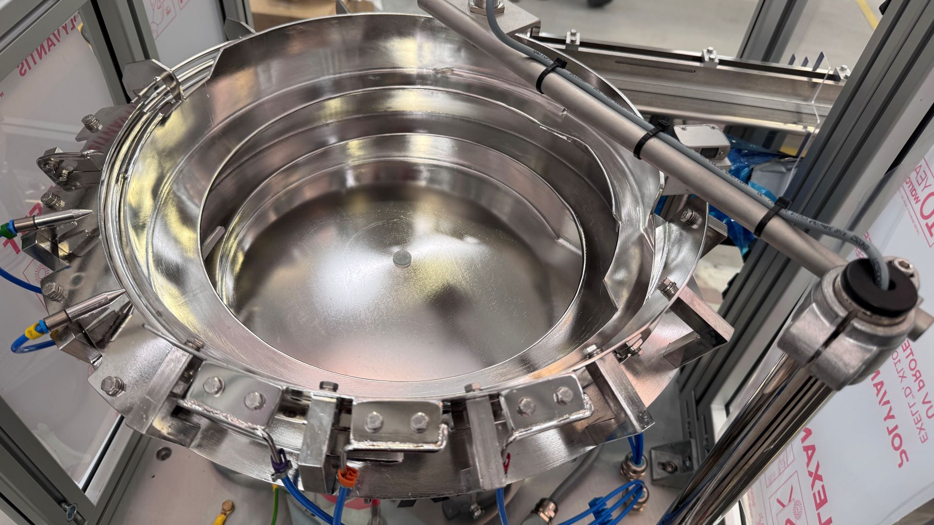 Bowl Feeder for Lock