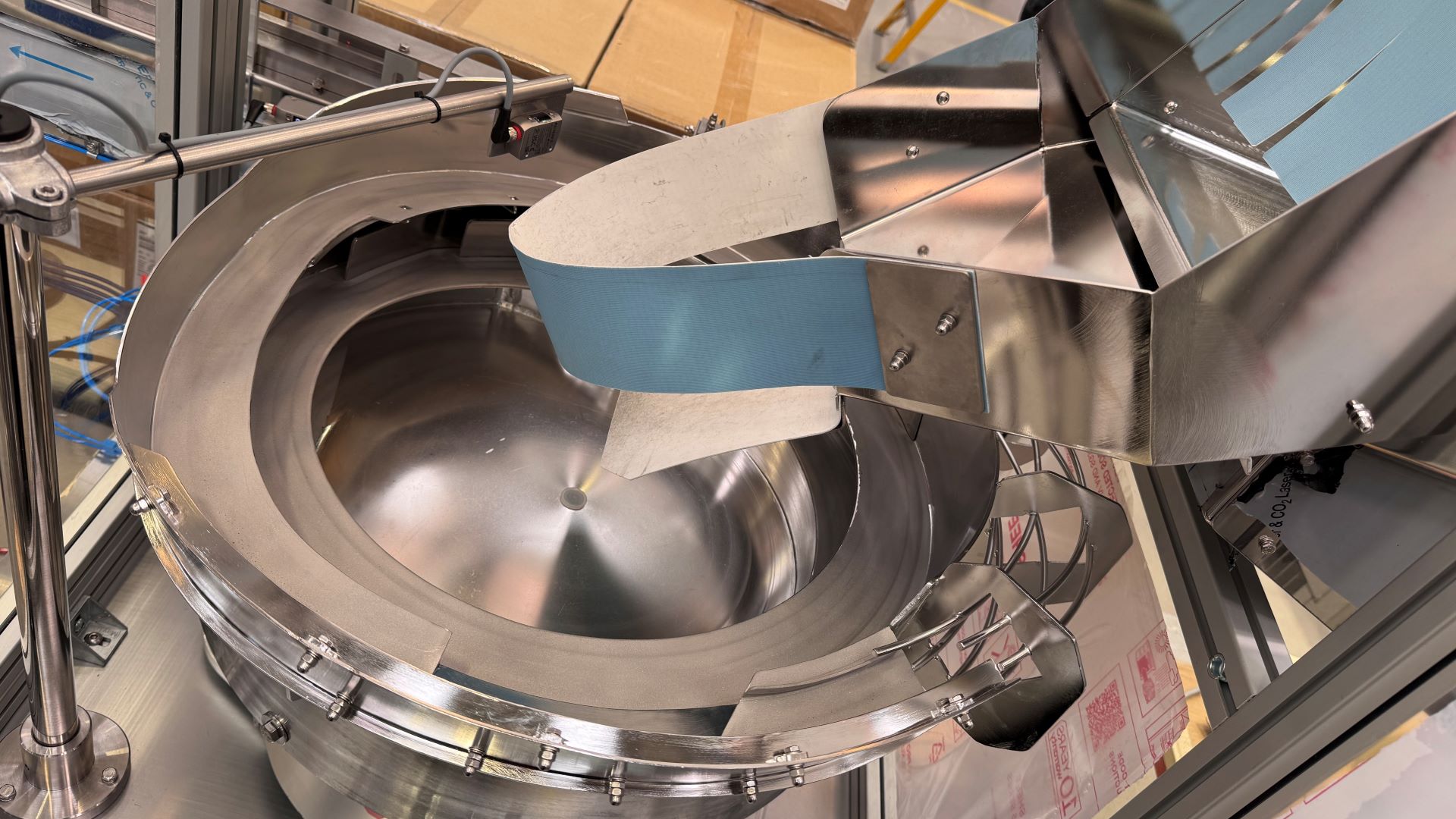 Bowl Feeder for Upper Housing